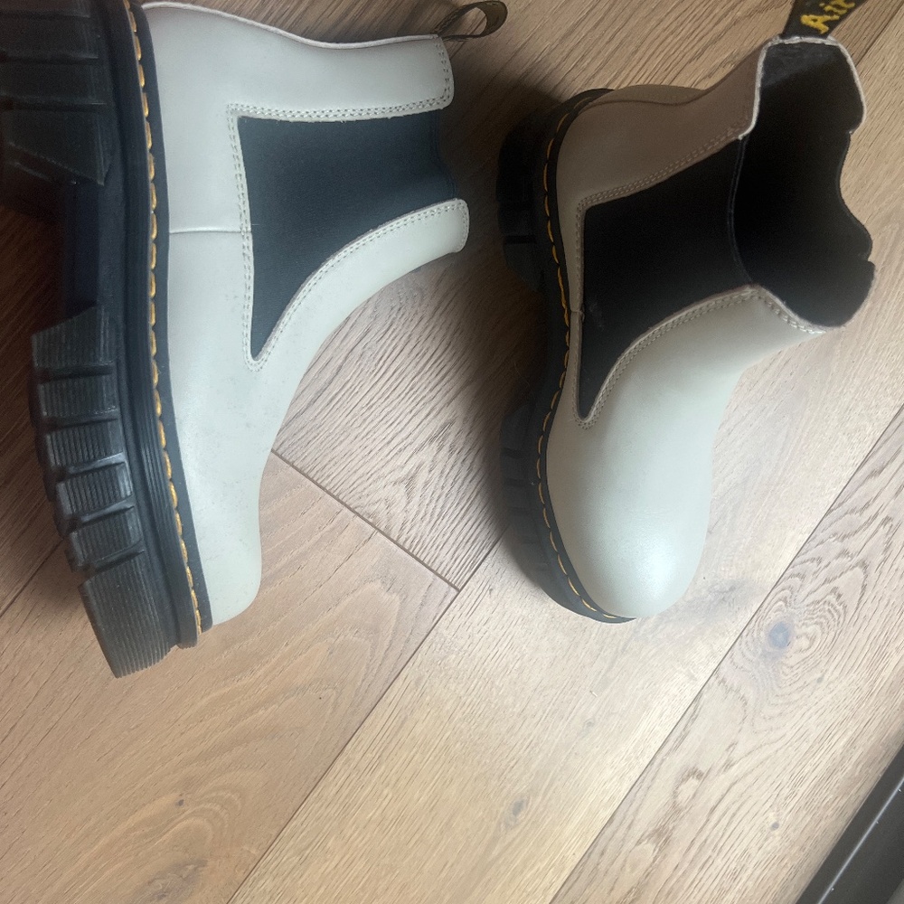 Dr. Marten Audrick Chelsea Boots - Picture 4 of 4